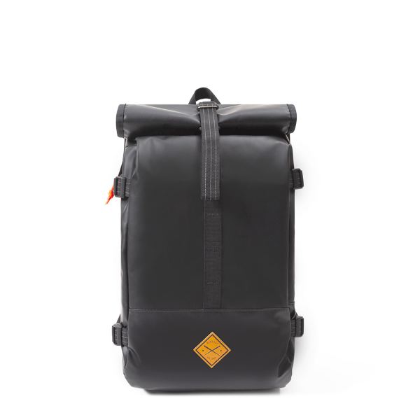 [588027281] Mochila enrollable negra de 22 l